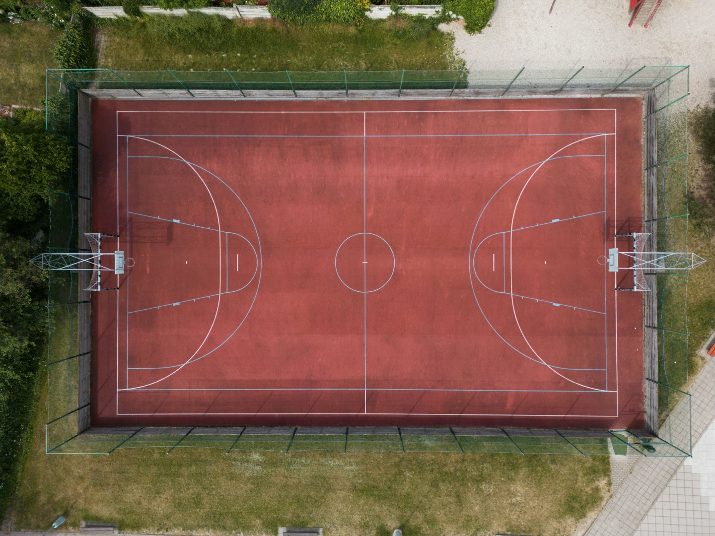 Basketbalista Vít Krejčí spolu s NBA otevřel nové hřiště v Písku