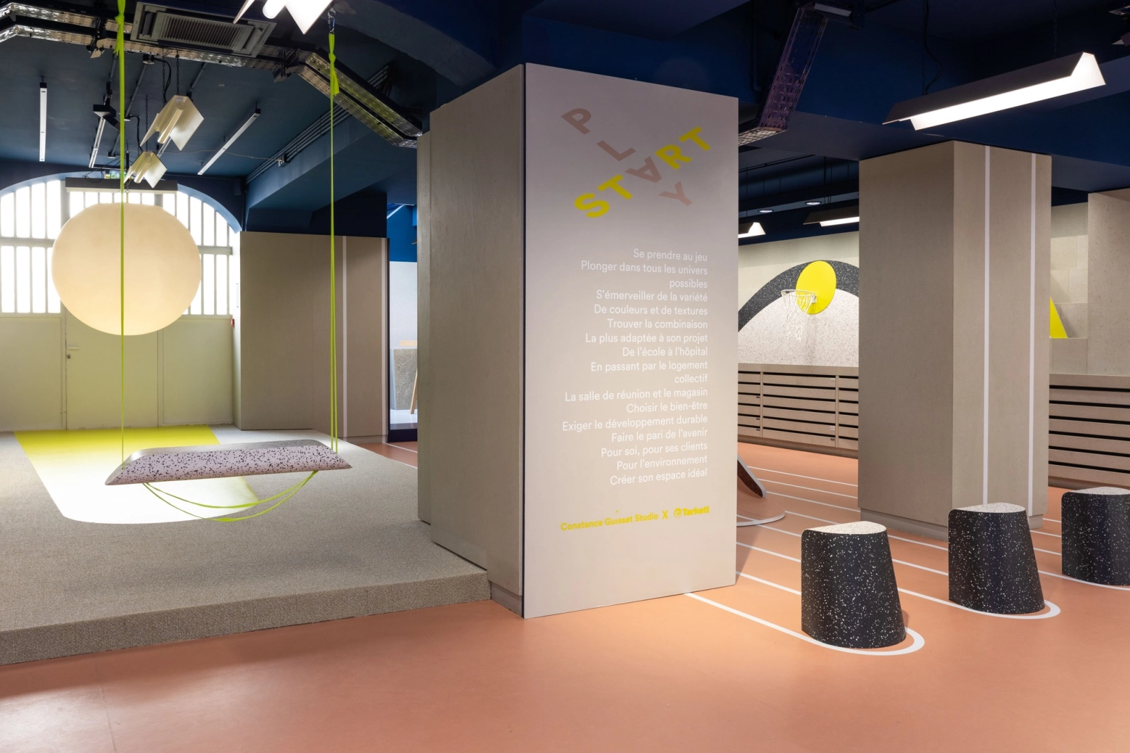 Výstava v pařížském studiu Tarkett spojila hravost a udržitelnost