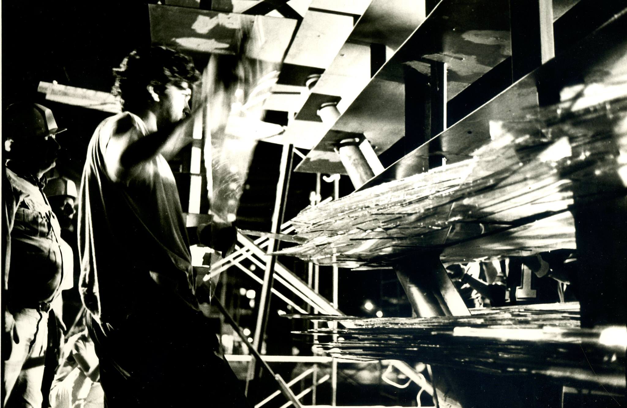 Costas Varotsos, fotografie zachycující proces tvorby sochy Běžec. Zdroj: web autora