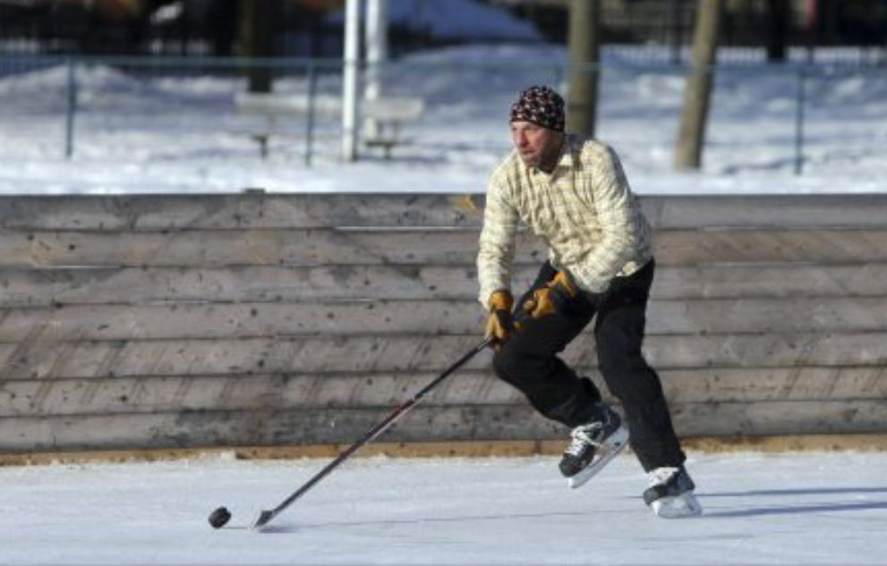 Peter Doig on the ice rink in Montreal, photograph by Martin Chamberland. Source: La Presse