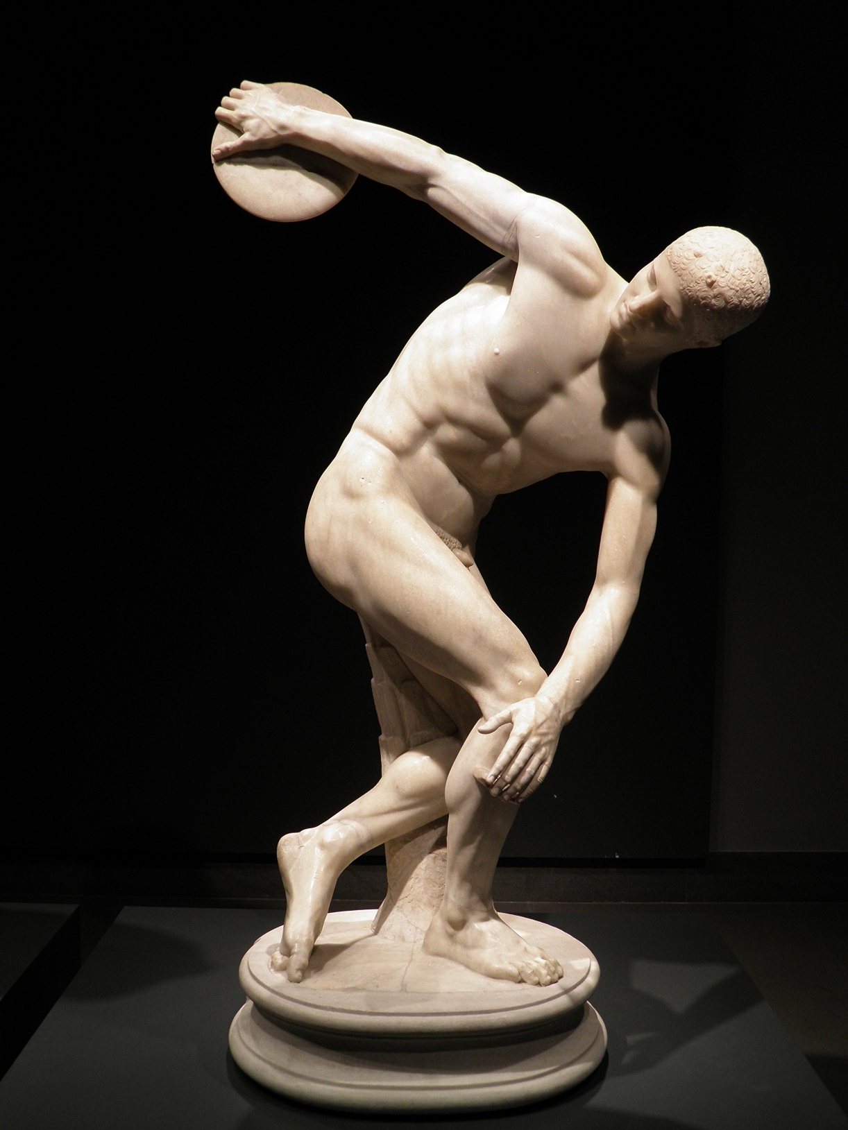Roman copy of the Greek Discobolus by the sculptor Myron, source: wikimediacommons