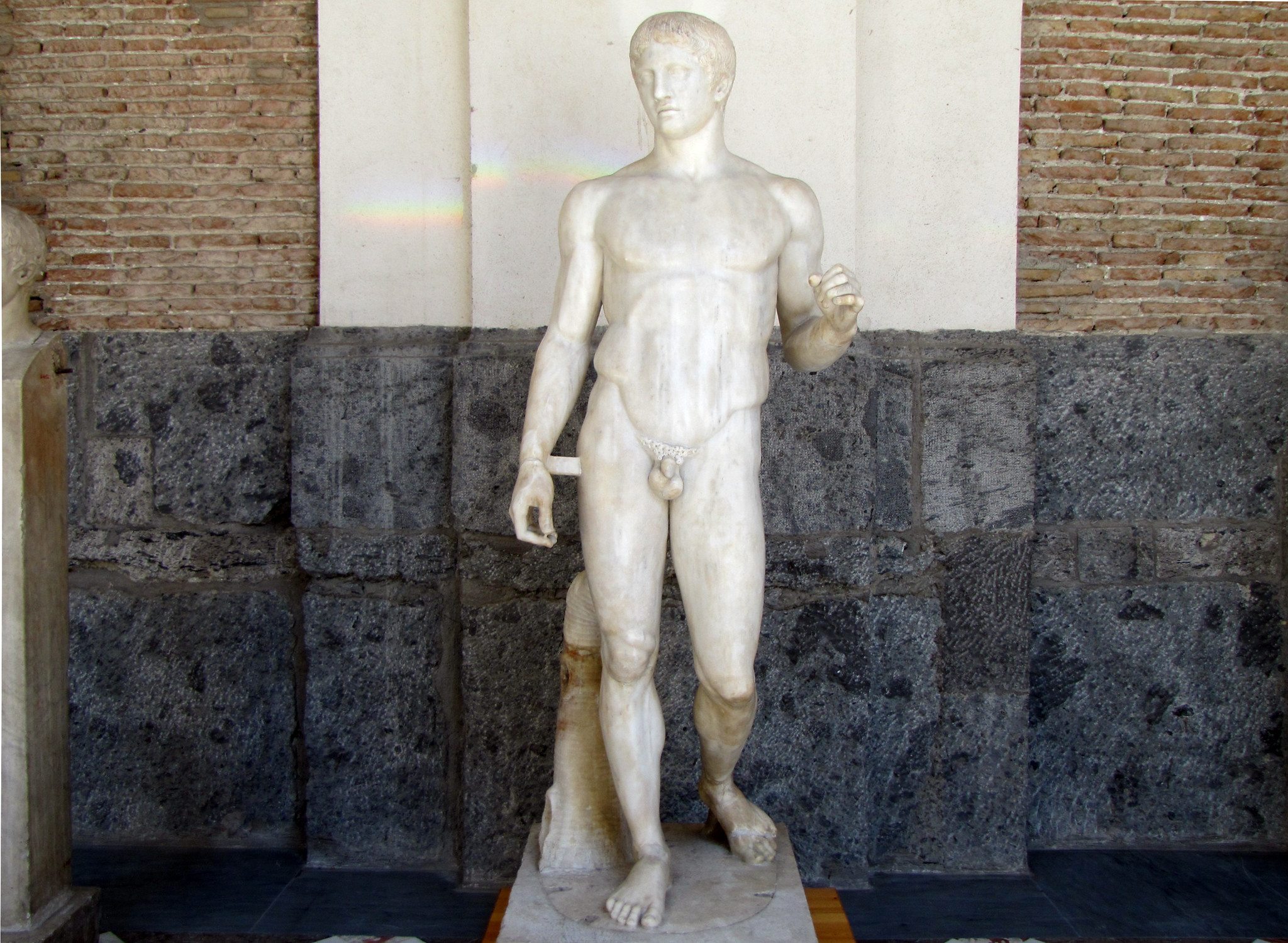 Doryphoros, římská kopie řecké sochy, autor Polykleitos, source: wikimediacommons