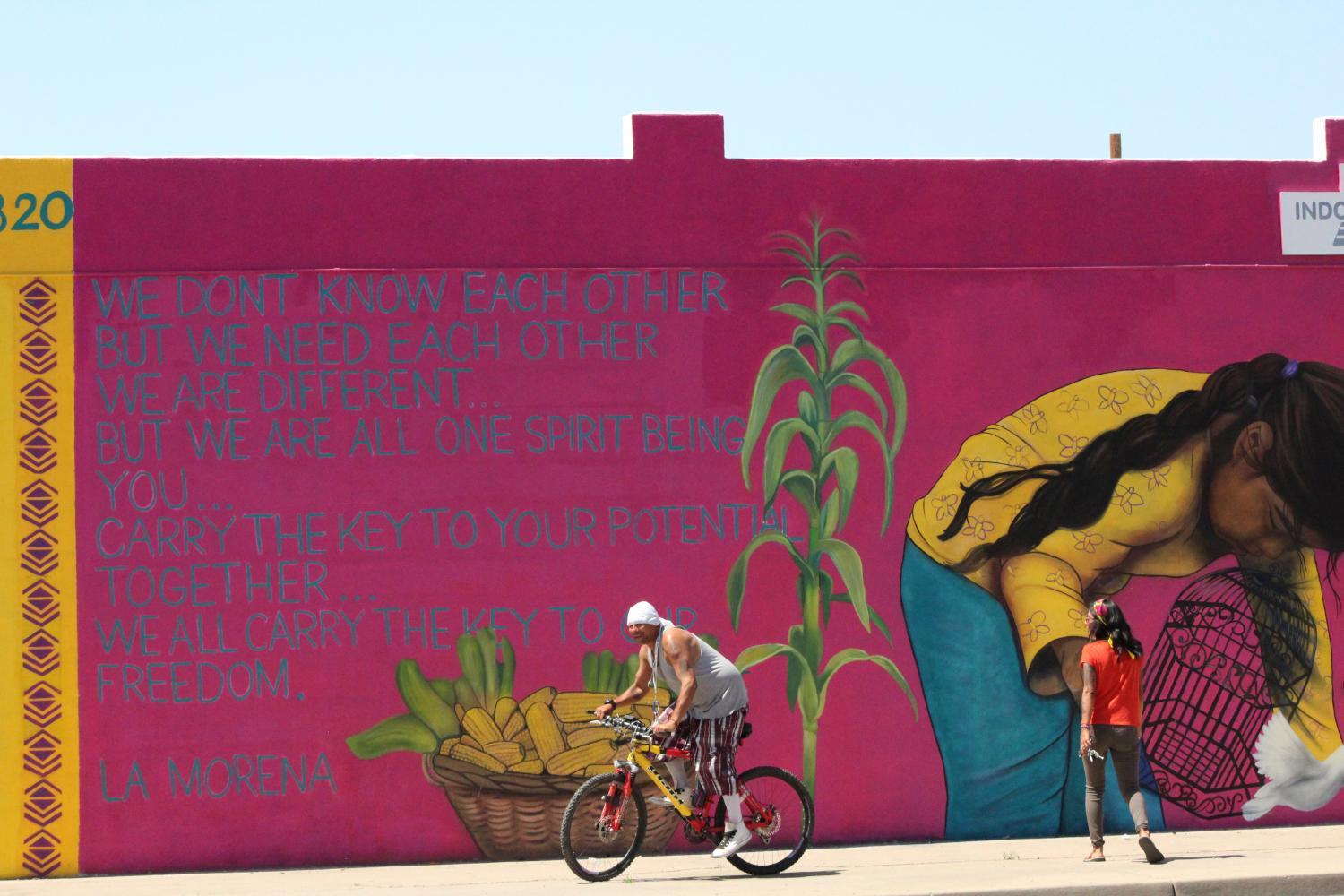Lucinda Hinojos, mural v Arizoně. Zdroj: Fronteras, foto: Bridget Dowd - KJZZ