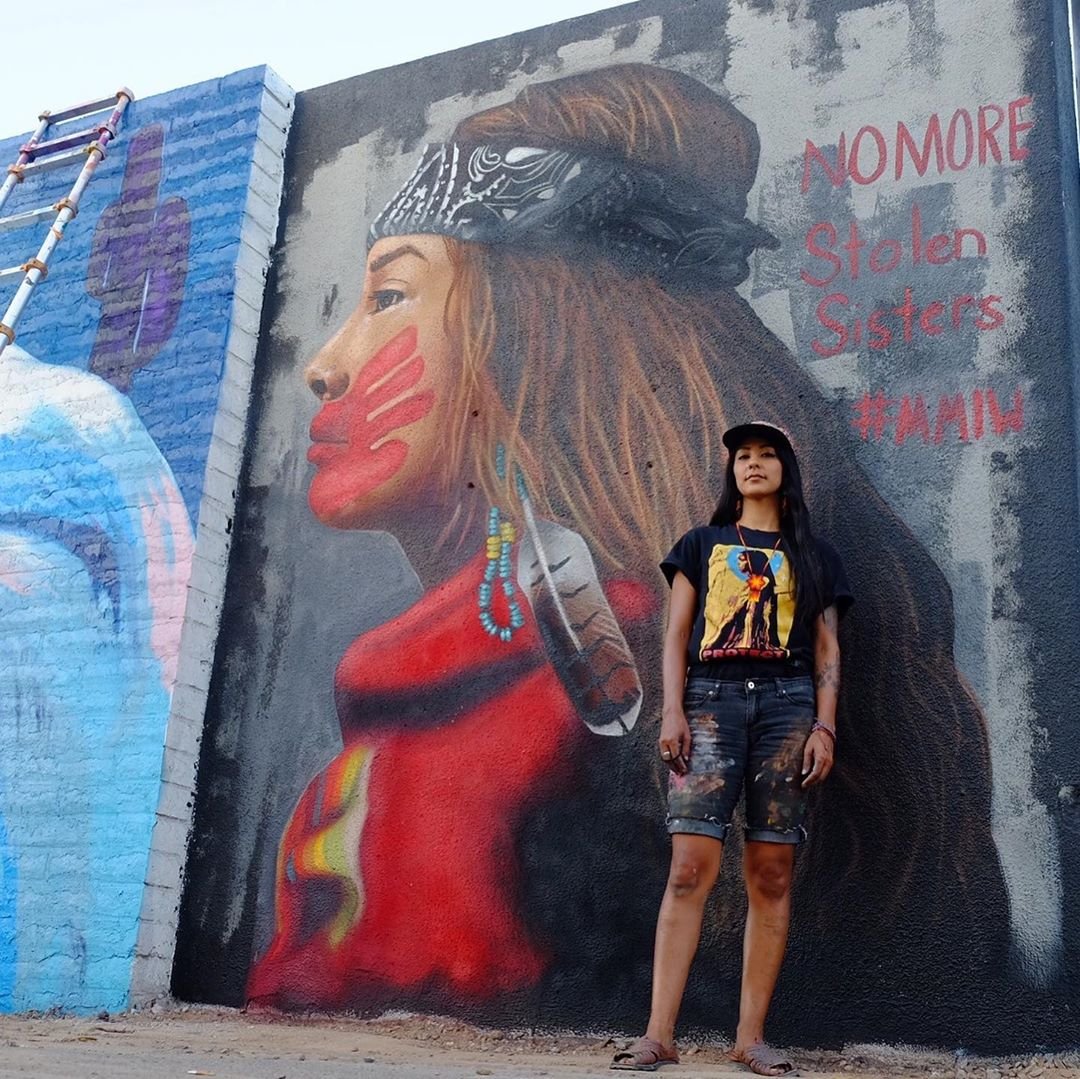 La morena před svým aktivistickým muralem ve Phoenixu. Zdroj: Visit Phoenix
