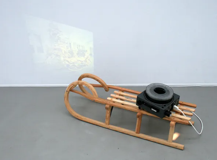 Rodney Graham: Pozvolná transformation dětských sled v jiné (Continuous Transformation of the Form of a Child's Sled into that of Another), 2000, 21 x 14 x 2 cm, website of the Museum of Contemporary Art in Antwerp